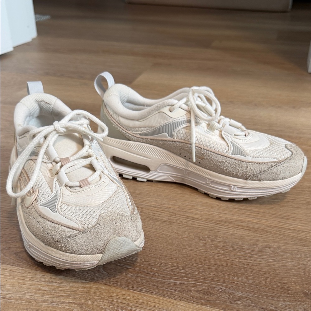 Nike Air Bliss Sneakers - Picture 4 of 10